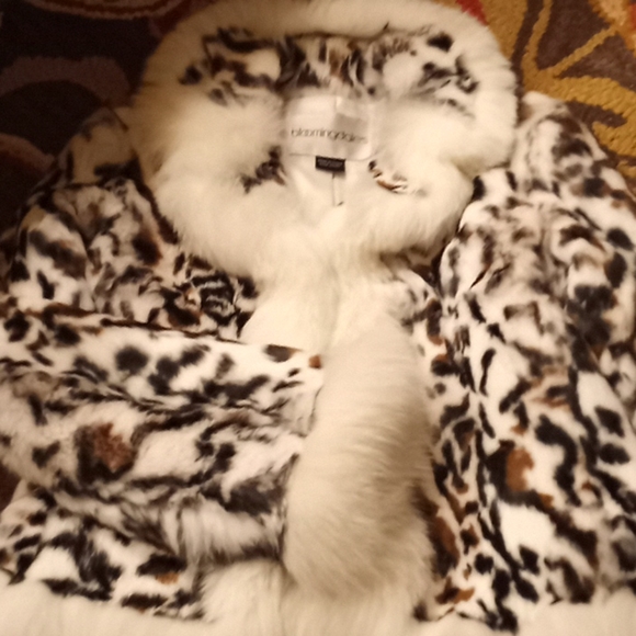❤💞💋 Bloomingdale's Fox and rabbit jacket size sm - Picture 8 of 8